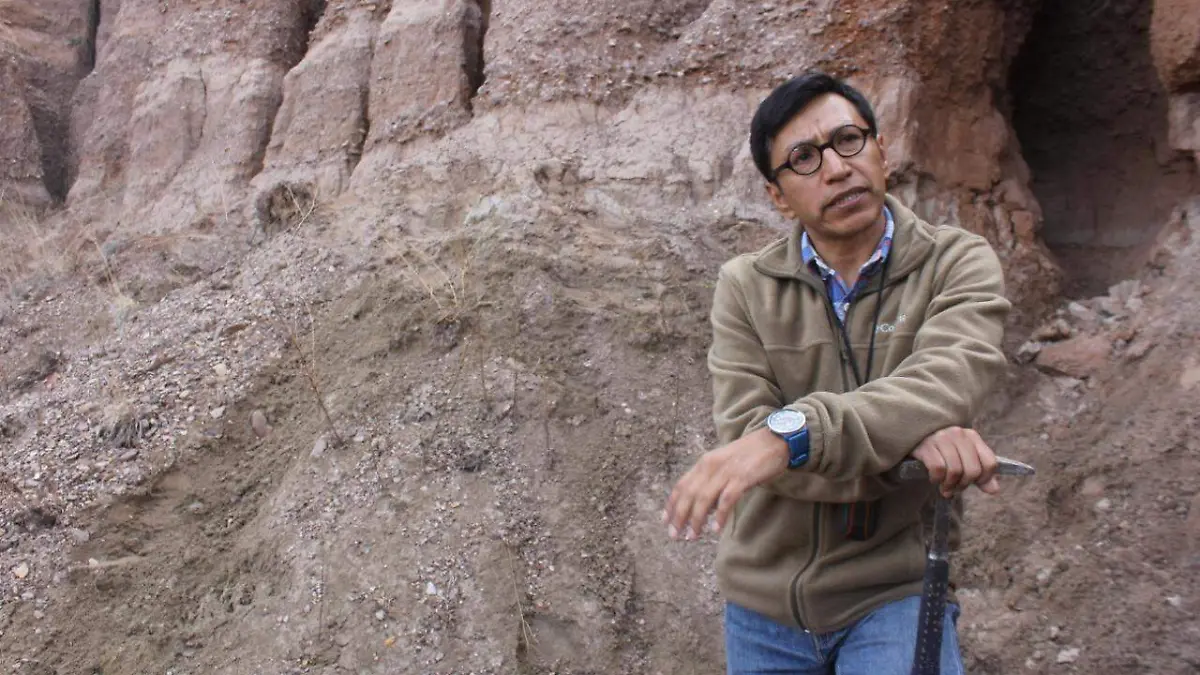 Enrique Chacon Arqueologo del INAH informa sobre el descubrimiento paleontologico en Guerrero